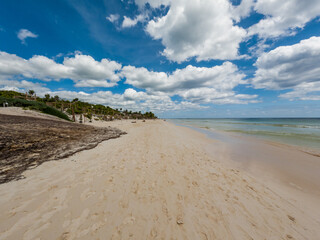 Beautiful Caribbean coast with clear waters and beautiful beaches.