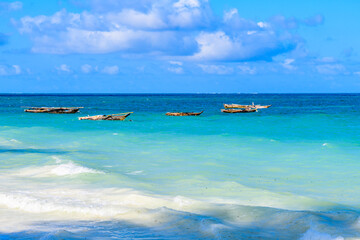 Obraz premium Traditional wooden fishing boats dhow at Zanzibar island, Tanzania
