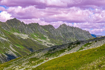 Fototapeta na wymiar Das Lareintal mit dem Larainkamm in Tirol (Österreich)