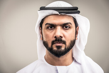 Arabian man wearing traditional emirati dishdasha kandura in studio - Portrait of middle-eastern male adult with beard
