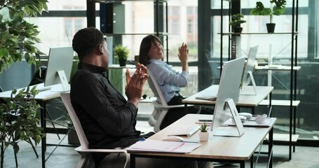 Entrepreneurs in the office express appreciation and enthusiasm by applauding with smiles. Their cheerful spirit and teamwork are evident in this moment of recognition.