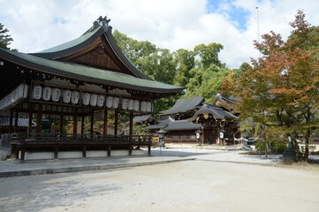 Obraz premium 今宮神社 拝殿と本殿 京都市北区紫野