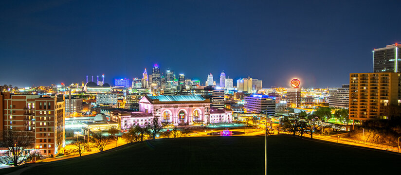 kansas city city views and skyline at night