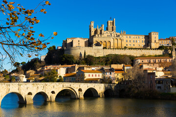 Obraz premium Image of Pont Vieux and St Nazaire Cathedral in Beziers overlooking the River Orb
