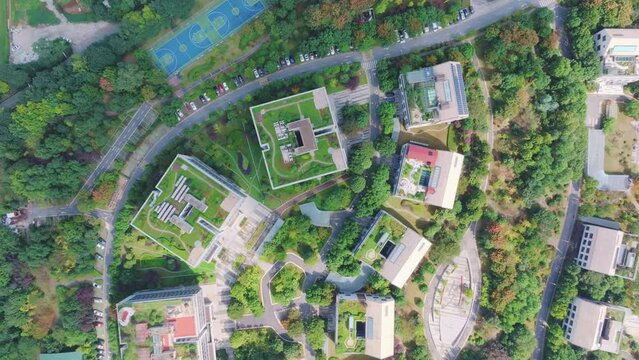 Aerial photography of green city, ecological city, livable environment, many green plants planted on the roof