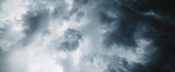 Dramatic cloudscape texture. Dark heavy thunderstorm clouds before rain. Overcast rainy bad weather. Storm warning. Natural gray background of cumulonimbus. Nature backdrop of stormy cloudy sky. - obrazy, fototapety, plakaty