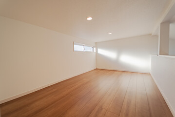 新築住宅のロフト　窓付き