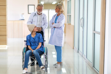 Obraz premium Professional medical doctor team with stethoscope in uniform discussing with patient woman with cancer cover head with headscarf of chemotherapy cancer in hospital.health care concept