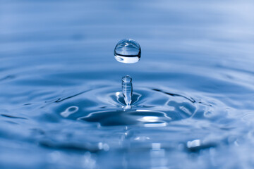 Fototapeta na wymiar blue drop water , Liquid blue water drop ripple background