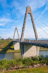 Obraz premium 秋晴れの内灘大橋（石川県内灘町）