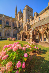 Fototapeta premium Cloître de la cathédrale Saint-Tugdual de Tréguier, Côtes-d'Armor, Bretagne