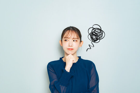 悩む 女性 」の写真素材 | 696,293件の無料イラスト画像 | Adobe Stock