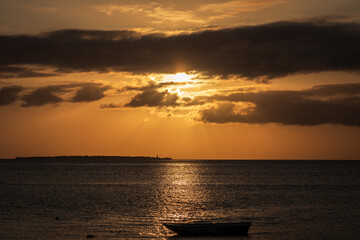 Barco ao por do sol