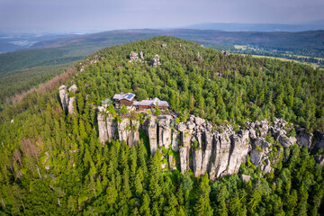 Shelter on Szczeliniec Wielki in Stolowe Mountains