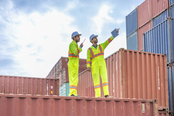 Container controllers cooperate for eco-logistics, reducing fuel consumption via smart transport.