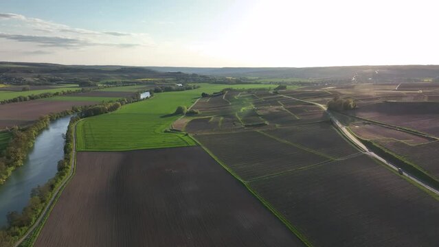 Paysage a&eacute;rien de la Marne et la Montagne de Reims en Champagne
