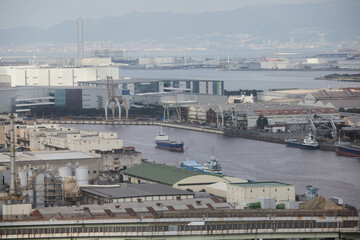ハイアングルで見た堺市の港沿岸の工業地域の風景