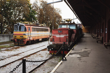 Fototapeta premium Old train on train rails in the dead end railway station