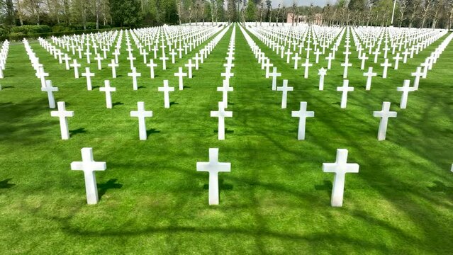 Cimeti&egrave;re militaire de la Premi&egrave;re Gu&egrave;re Mondiale; vue a&eacute;rienne par drone.