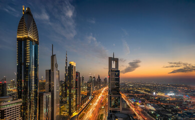 Looking down Sheik Zayed Road in Dubai in the UAE - 670604570