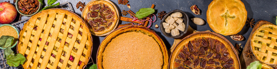 Set variety fall seasonal pies