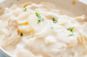 焼く前のスパゲッティグラタン