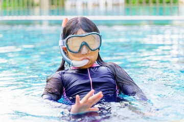 girl in pool with swimming mask and snorkel