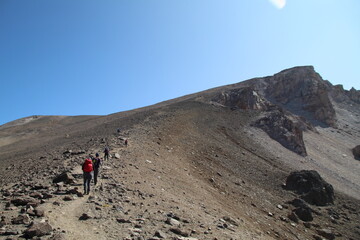 El largo camino a la cima - Montaña