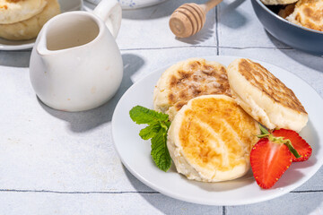 Cottage cheese pancakes, syrniki