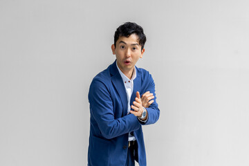 呼びかける男性ビジネスマン
