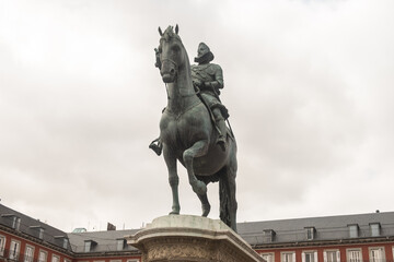 Fototapeta na wymiar Bronze equestrian statue of King Philip III at Plaza Mayor, Madrid, Spain