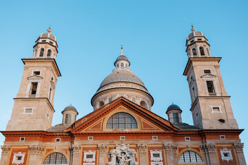 Obraz premium Oeschinensee, often referred to as Oeschinen Lake, is a picturesque alpine lake nestled in the Swiss Alps.