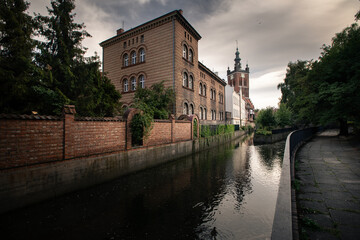 canal in the city - obrazy, fototapety, plakaty