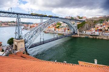 Obraz premium Ponte Dom Luis I, Luis I Bridge.Porto Metro Train crossing..Porto, Oporto, Portugal, Europe