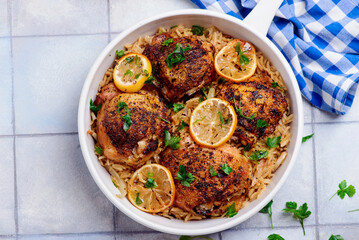 Skillet roasted chicken with cabbage in the skillet.style hugge