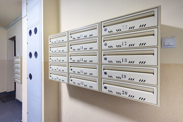 	
Skrzynki pocztowe w klatce schodowej domu mieszkalnego	
 - obrazy, fototapety, plakaty