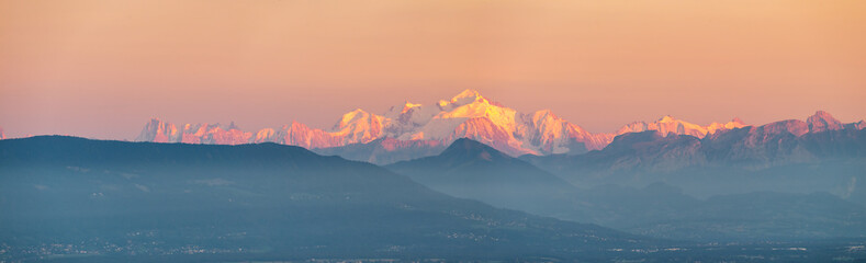 Panorama des Alpes avec le Mont-Blanc depuis le mont Mourex - obrazy, fototapety, plakaty