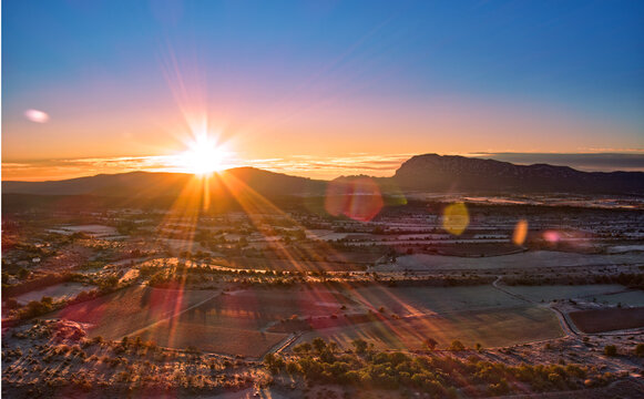 Lever de soleil sur le pic saint loup