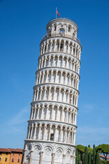 leaning tower