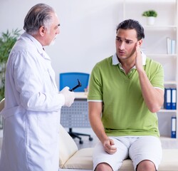 Obraz premium Male patient visiting doctor otolaryngologist