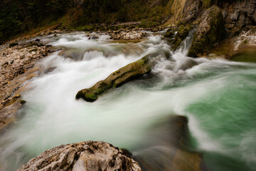 Obraz premium river, riverbed, stream, creek, long exposure, rock in the surf