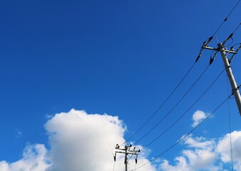 爽やかな青空　田舎の風景　電柱　電線　穏やかな日