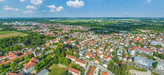 Blick über die Innenstadt von Gersthofen bei Augsburg nach Nordosten ins Lechtal
