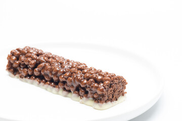 Barrita energética de cereales, chocolate y chocolate blanco
