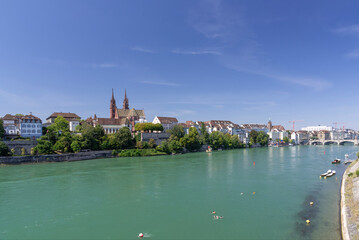 Obraz premium The Rhine with the old town of Basel to the left