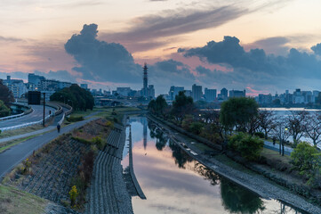 茨城県水戸市　紅葉映える千波湖の朝