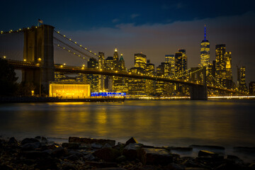 Skyline de Nueva York desde el Dumbo hasta el puerto de columnas 