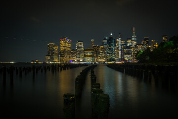 Skyline de Nueva York desde el Dumbo hasta el puerto de columnas 