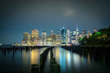 Skyline de Nueva York desde el Dumbo hasta el puerto de columnas 