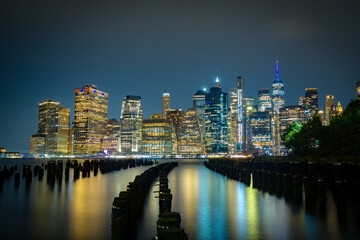 Skyline de Nueva York desde el Dumbo hasta el puerto de columnas 